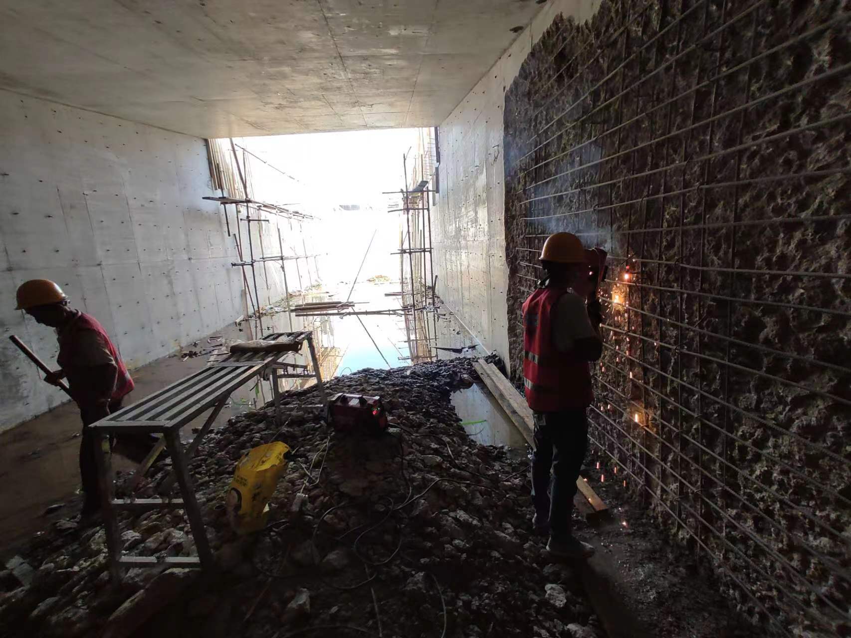太子河挖断承重墙导致楼体开裂，加固施工方案出炉